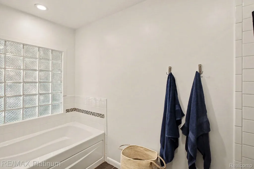 6317 Kevin Drive Hamburg Township MI 48116