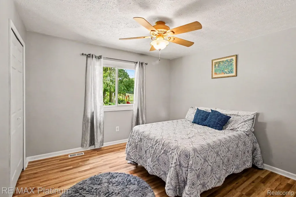 6317 Kevin Drive Hamburg Township MI 48116