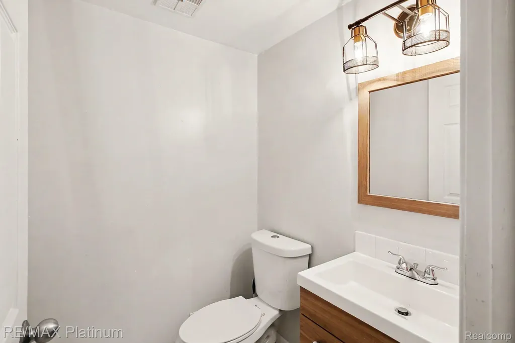 6317 Kevin Drive Hamburg Township MI 48116