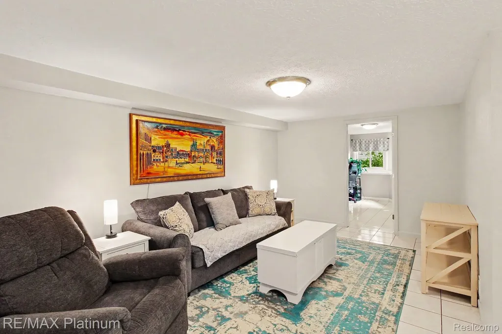 6317 Kevin Drive Hamburg Township MI 48116
