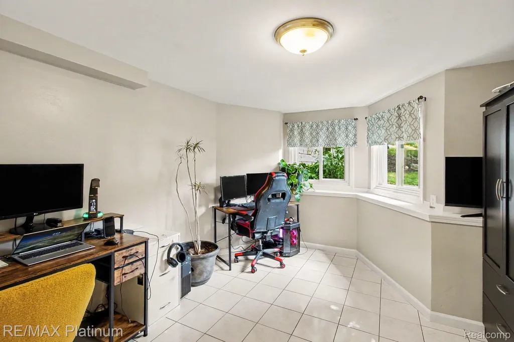 6317 Kevin Drive Hamburg Township MI 48116