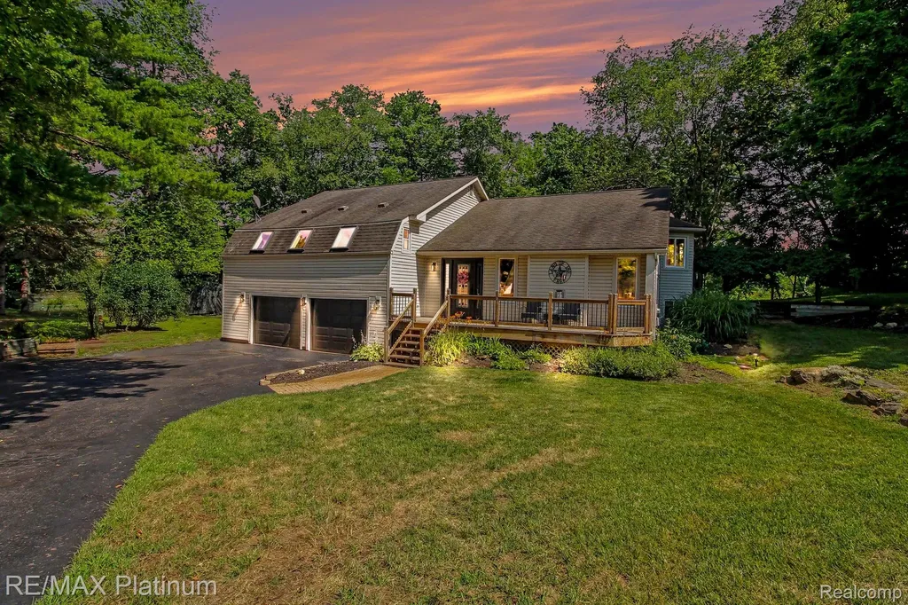 6317 Kevin Drive Hamburg Township MI 48116