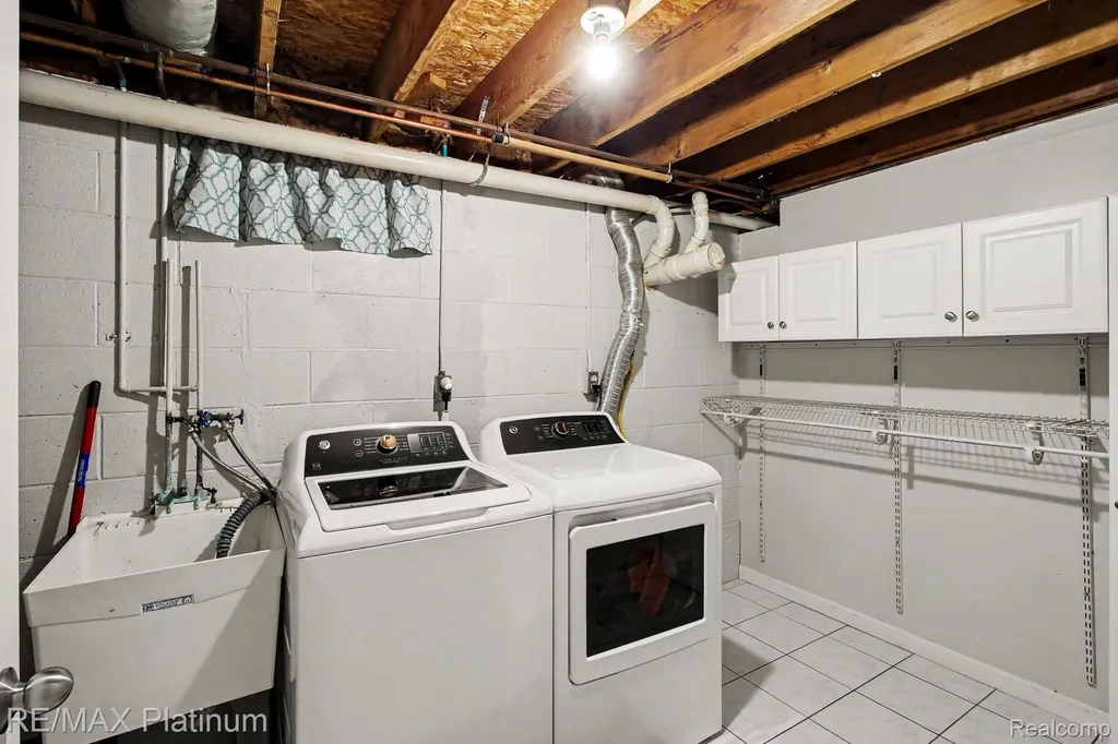 6317 Kevin Drive Hamburg Township MI 48116
