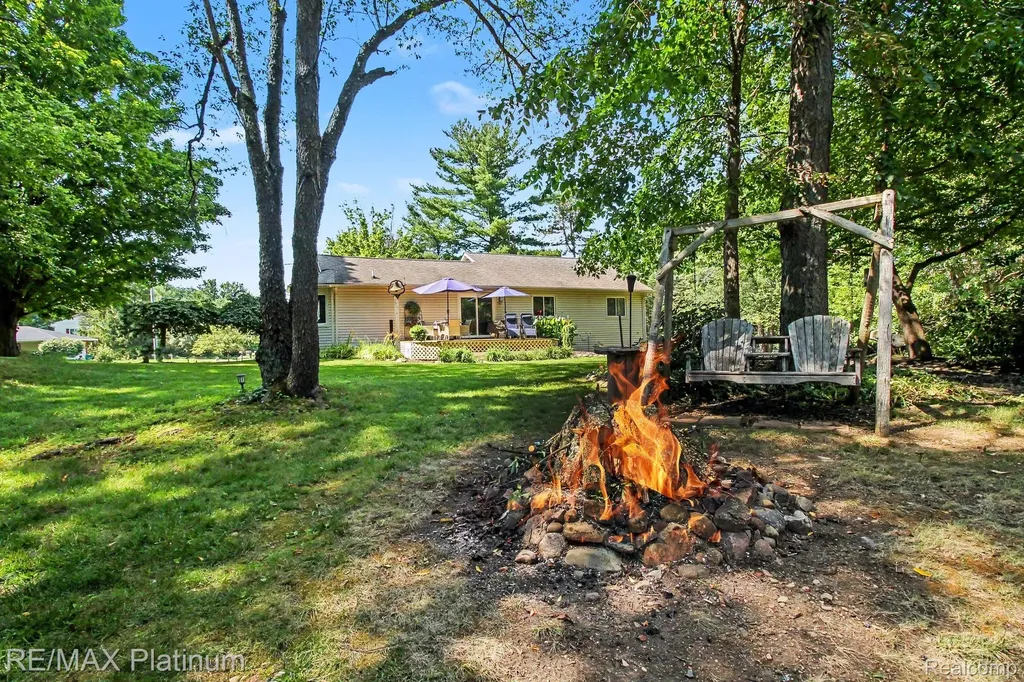 6317 Kevin Drive Hamburg Township MI 48116
