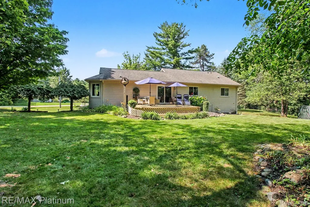 6317 Kevin Drive Hamburg Township MI 48116