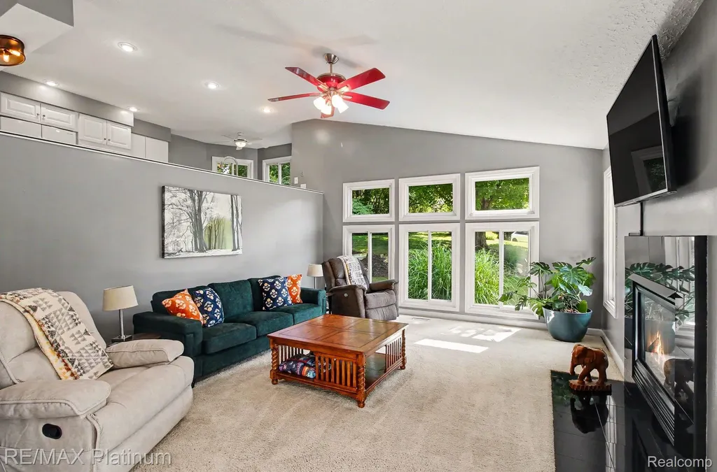 6317 Kevin Drive Hamburg Township MI 48116