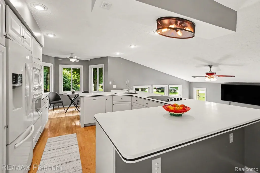 6317 Kevin Drive Hamburg Township MI 48116