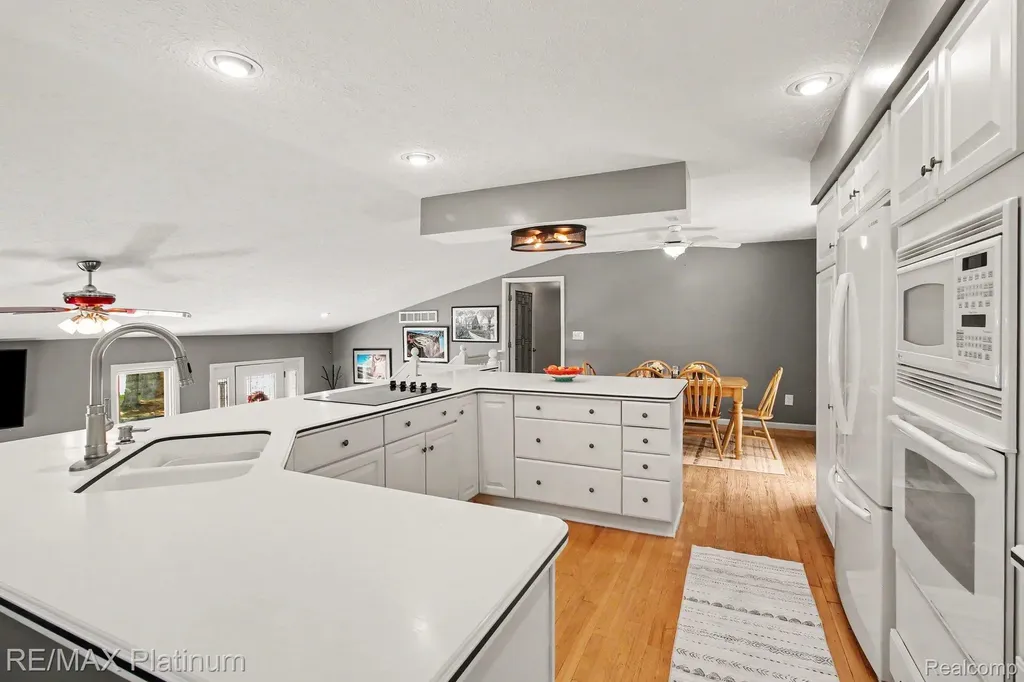 6317 Kevin Drive Hamburg Township MI 48116