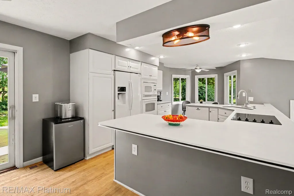 6317 Kevin Drive Hamburg Township MI 48116