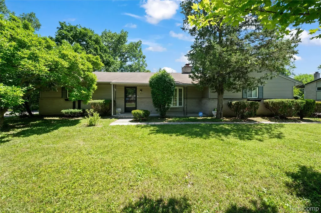 28924 Lorikay Street W Farmington Hills City MI 48334