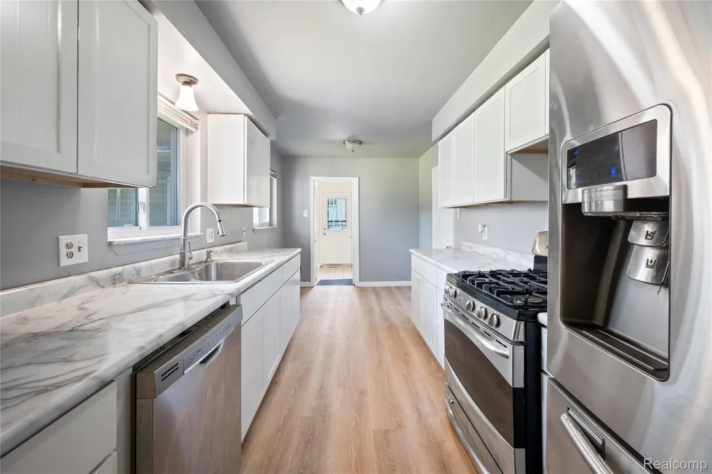 28924 Lorikay Street W Farmington Hills City MI 48334