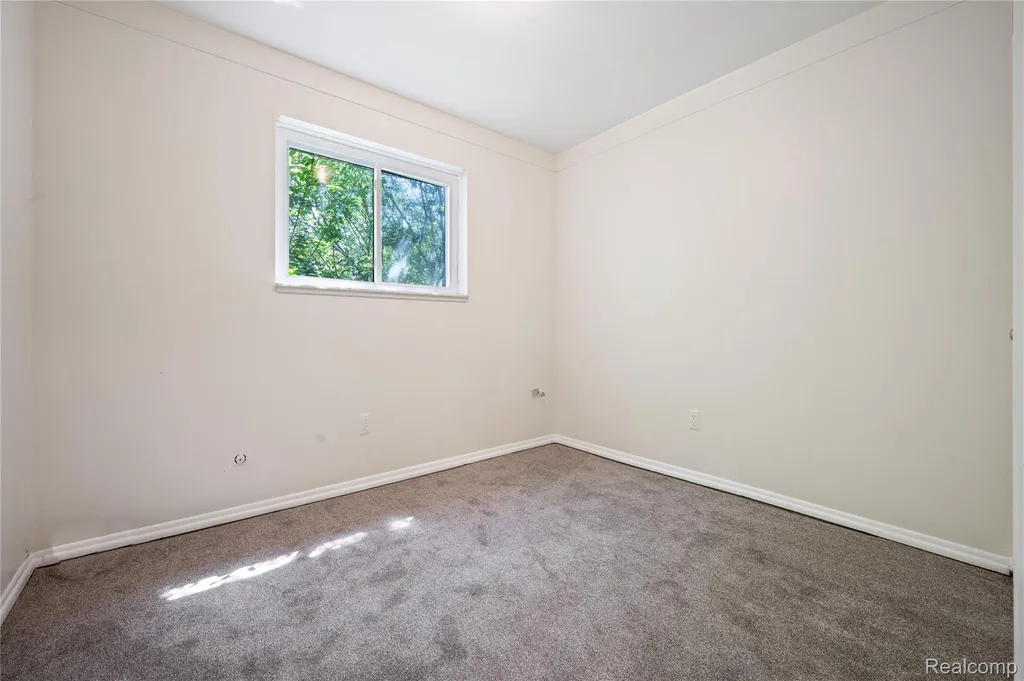 28924 Lorikay Street W Farmington Hills City MI 48334