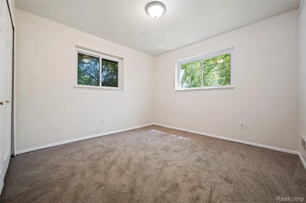 28924 Lorikay Street W Farmington Hills City MI 48334