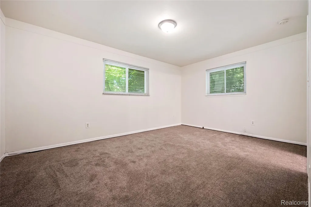 28924 Lorikay Street W Farmington Hills City MI 48334