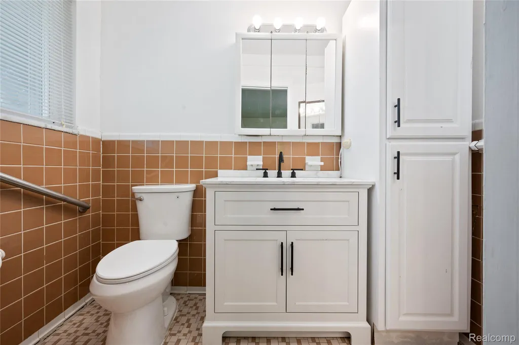 28924 Lorikay Street W Farmington Hills City MI 48334