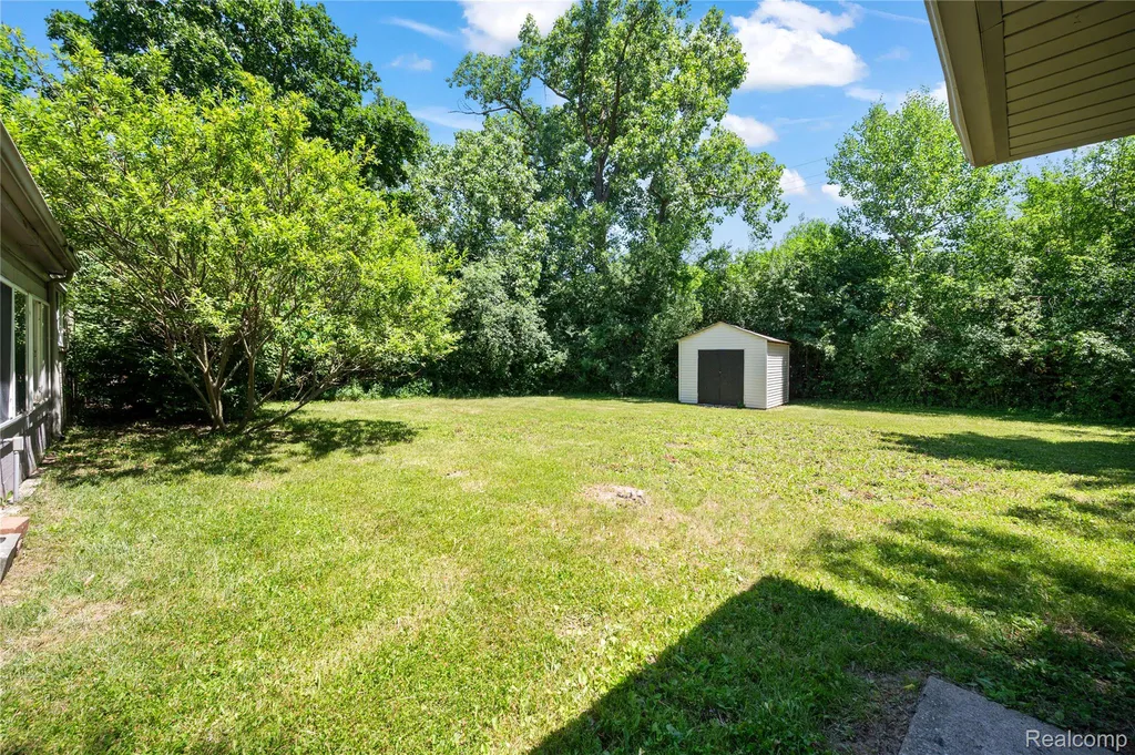 28924 Lorikay Street W Farmington Hills City MI 48334