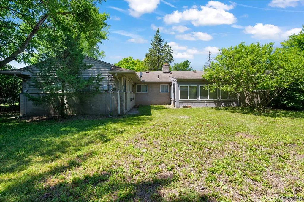 28924 Lorikay Street W Farmington Hills City MI 48334