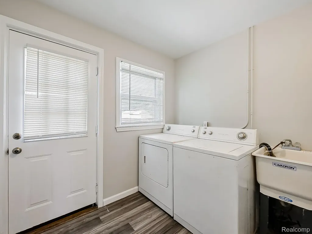 19925 Deering Street Livonia City MI 48152