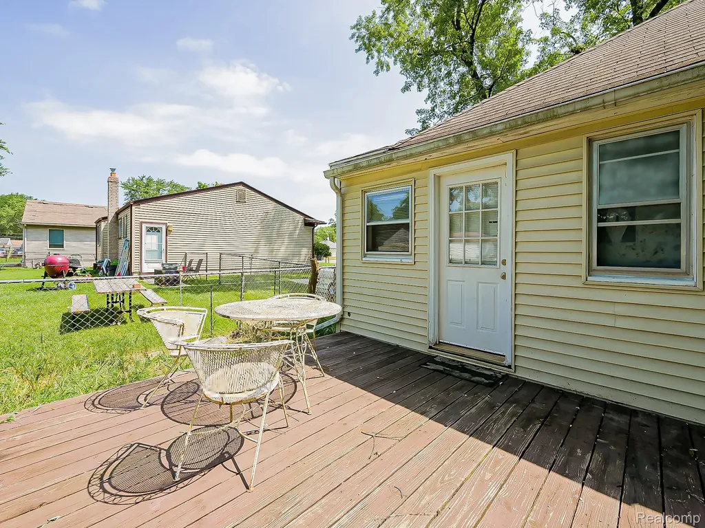 19925 Deering Street Livonia City MI 48152