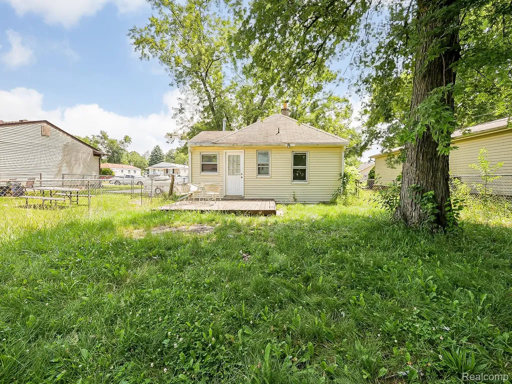 19925 Deering Street Livonia City MI 48152