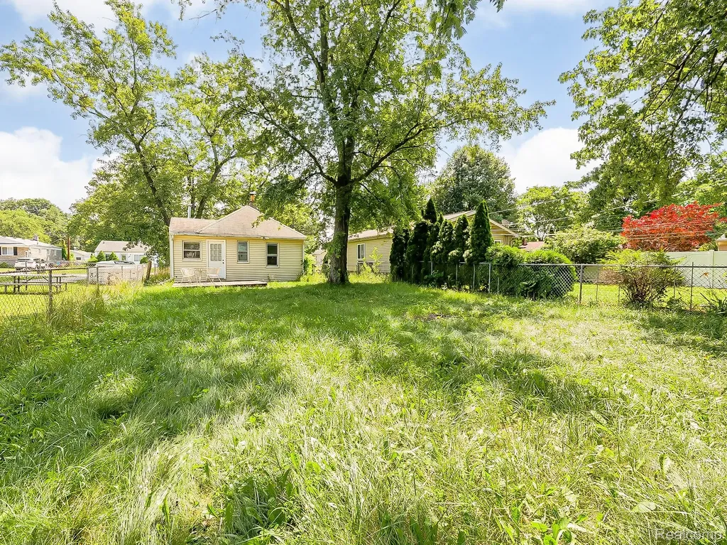 19925 Deering Street Livonia City MI 48152