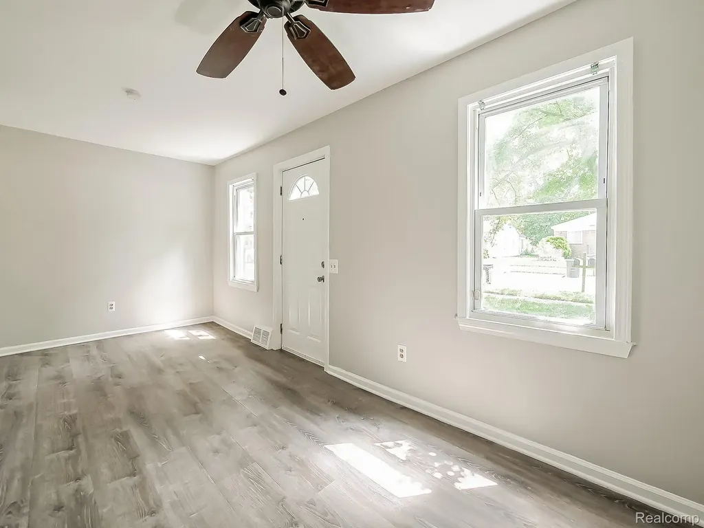 19925 Deering Street Livonia City MI 48152