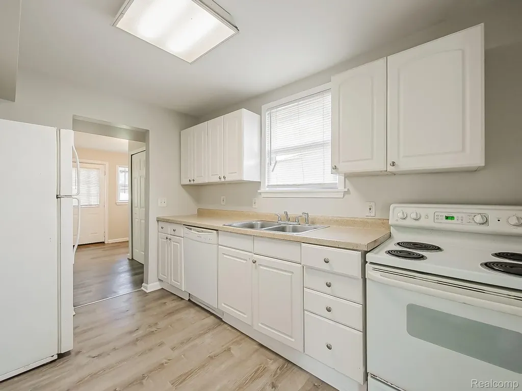 19925 Deering Street Livonia City MI 48152