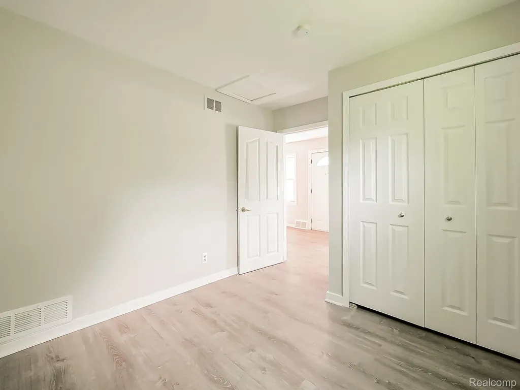 19925 Deering Street Livonia City MI 48152