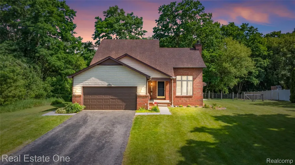 11153 Fieldcrest Meadows Court White Lake Charter Township MI 48386