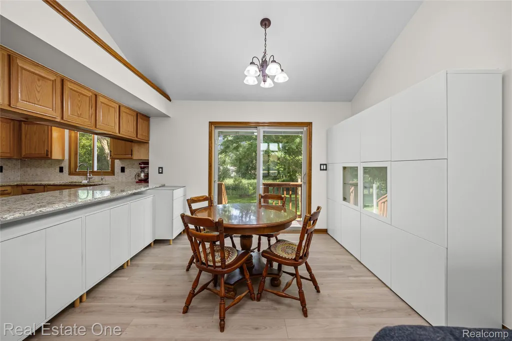 11153 Fieldcrest Meadows Court White Lake Charter Township MI 48386