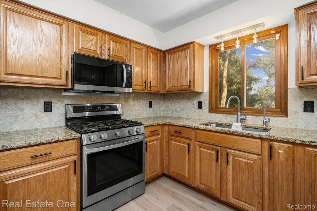 11153 Fieldcrest Meadows Court White Lake Charter Township MI 48386