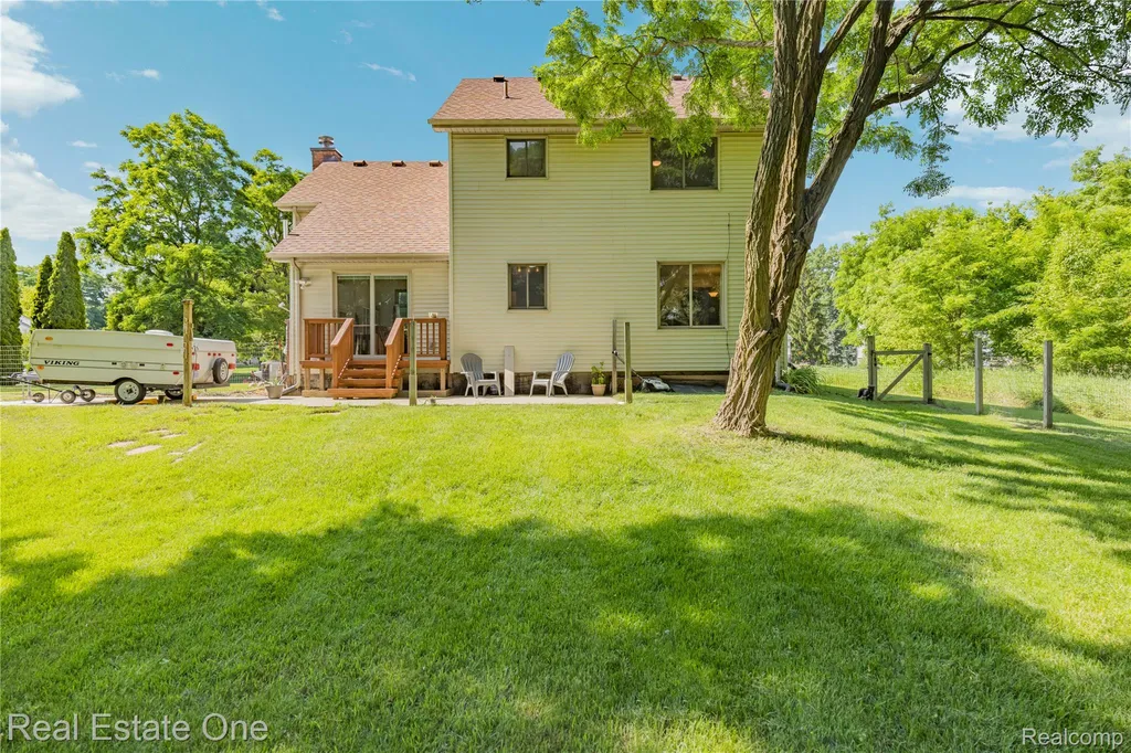 11153 Fieldcrest Meadows Court White Lake Charter Township MI 48386