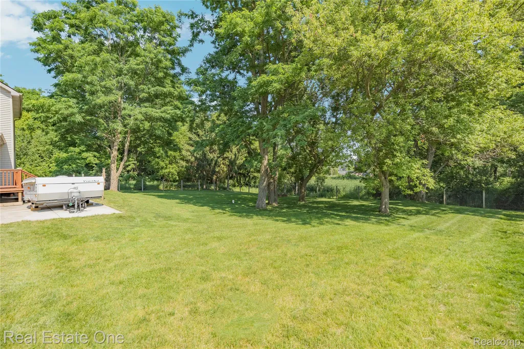 11153 Fieldcrest Meadows Court White Lake Charter Township MI 48386