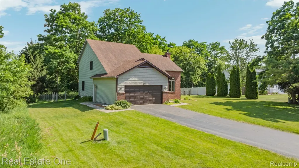 11153 Fieldcrest Meadows Court White Lake Charter Township MI 48386