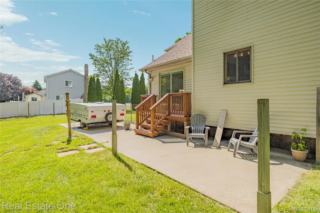 11153 Fieldcrest Meadows Court White Lake Charter Township MI 48386