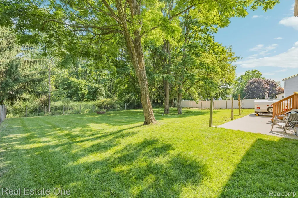11153 Fieldcrest Meadows Court White Lake Charter Township MI 48386