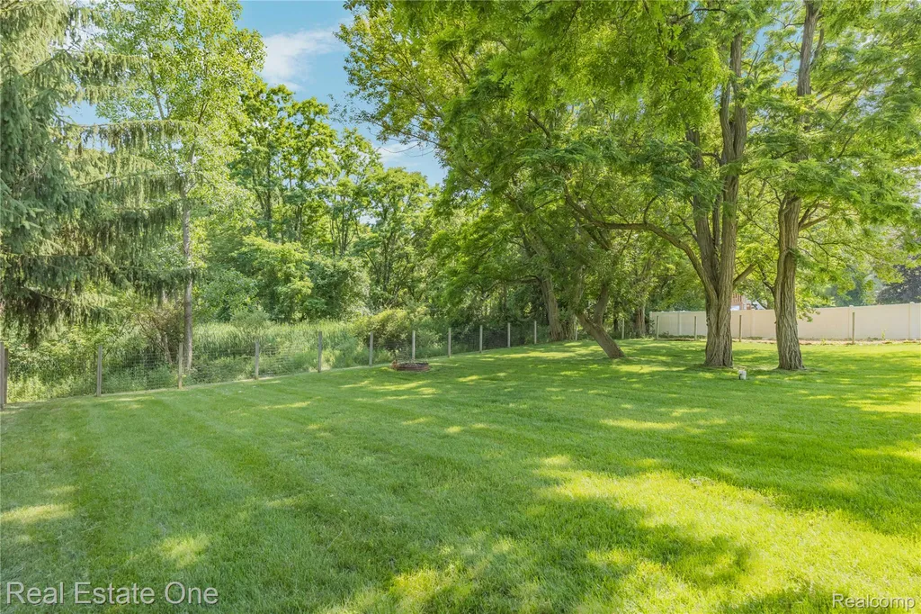 11153 Fieldcrest Meadows Court White Lake Charter Township MI 48386