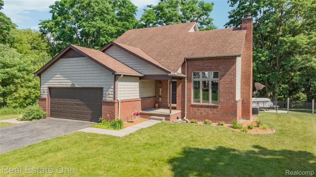 11153 Fieldcrest Meadows Court White Lake Charter Township MI 48386
