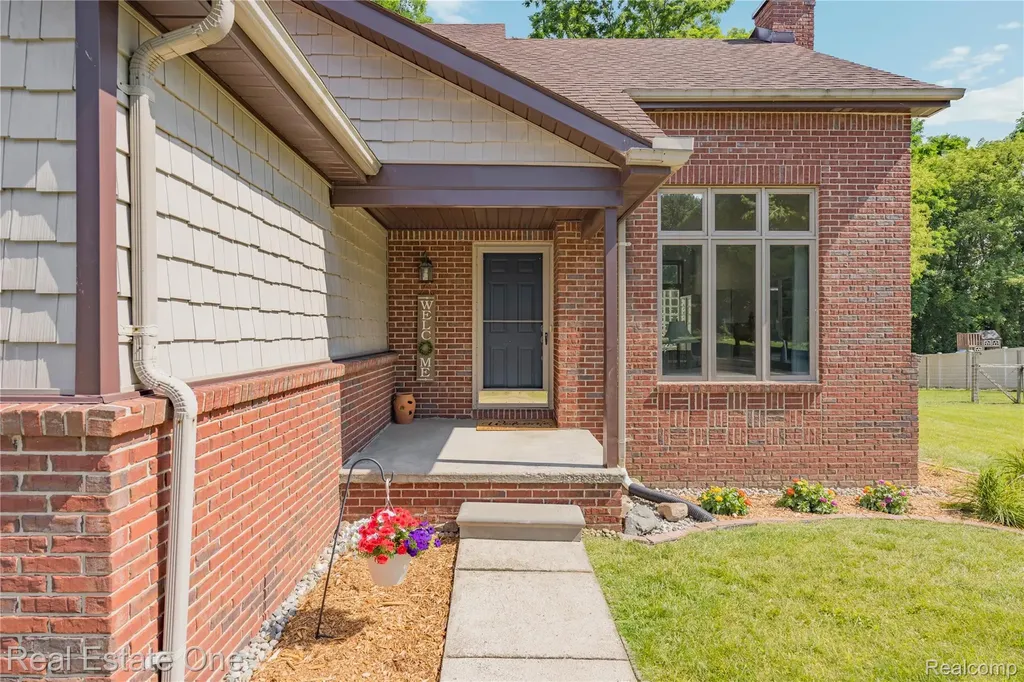 11153 Fieldcrest Meadows Court White Lake Charter Township MI 48386