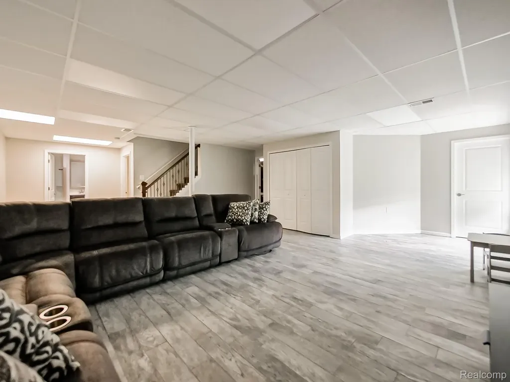 6960 Norway Drive Troy City MI 48085