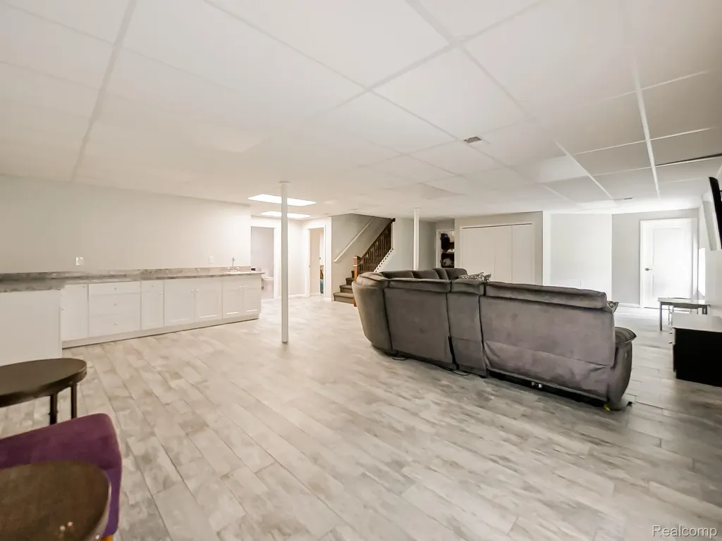 6960 Norway Drive Troy City MI 48085