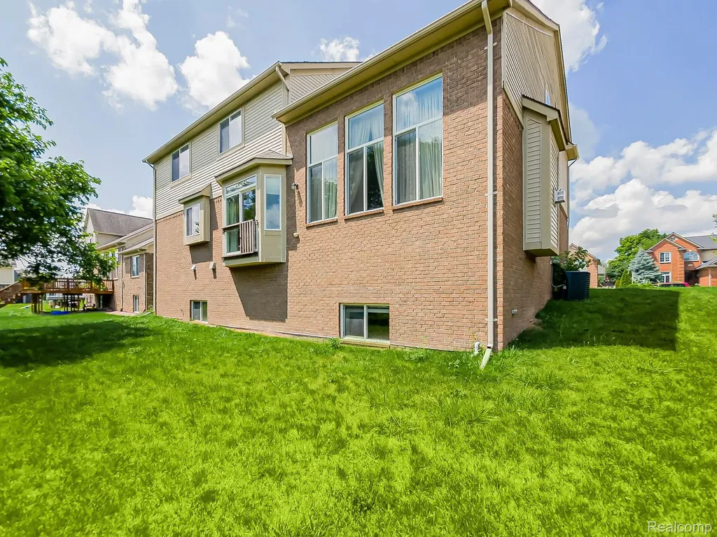 6960 Norway Drive Troy City MI 48085