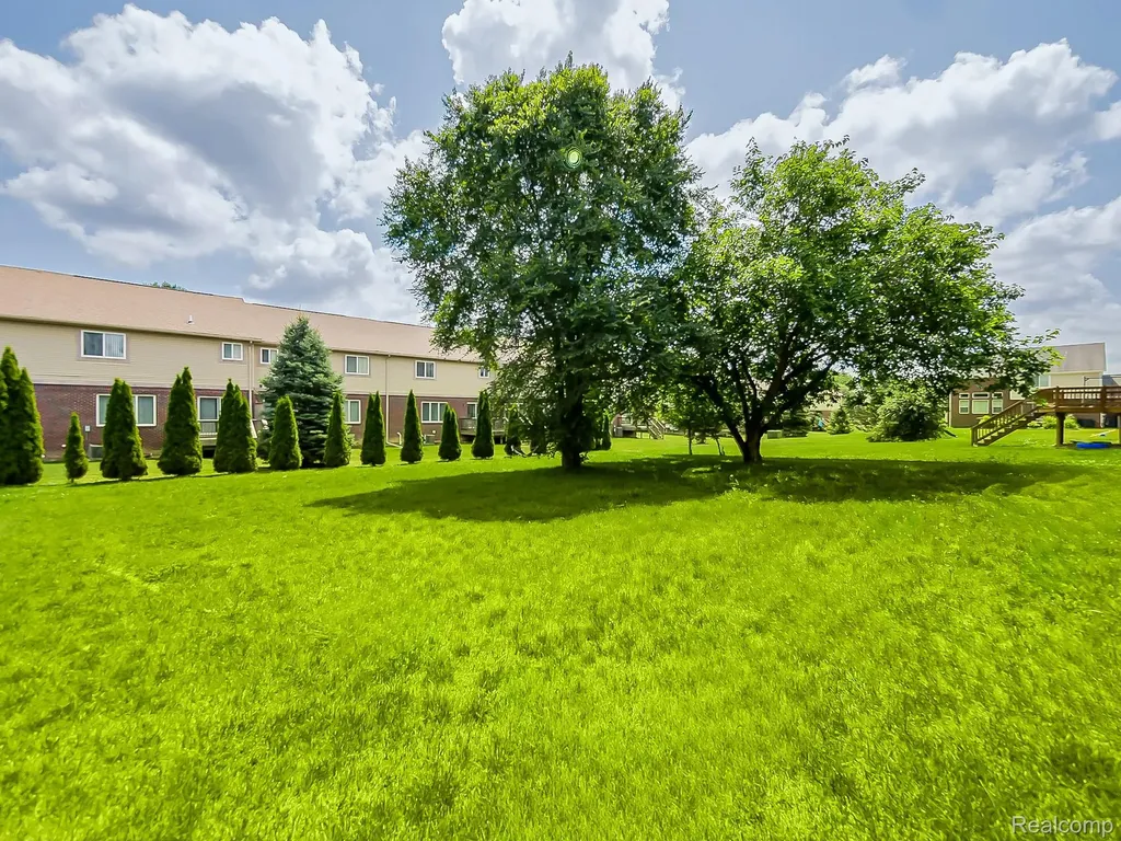 6960 Norway Drive Troy City MI 48085