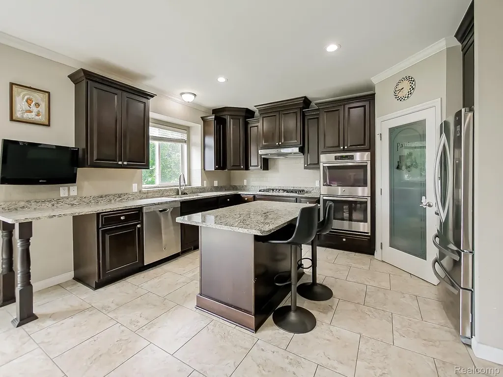 6960 Norway Drive Troy City MI 48085