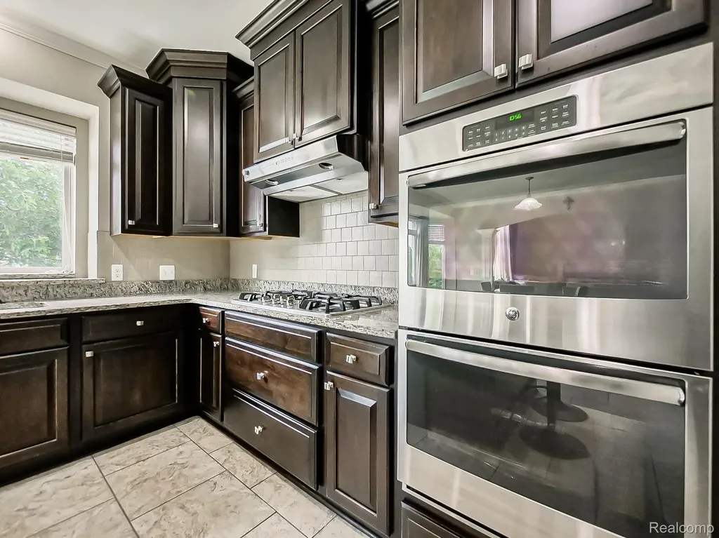 6960 Norway Drive Troy City MI 48085