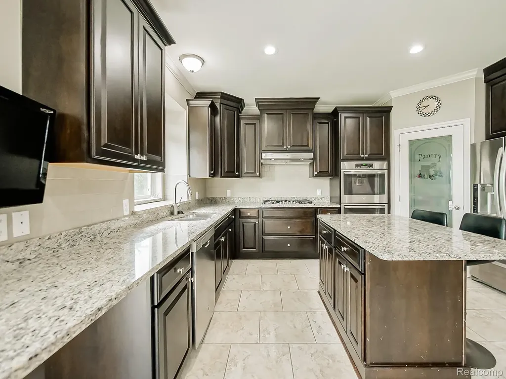 6960 Norway Drive Troy City MI 48085