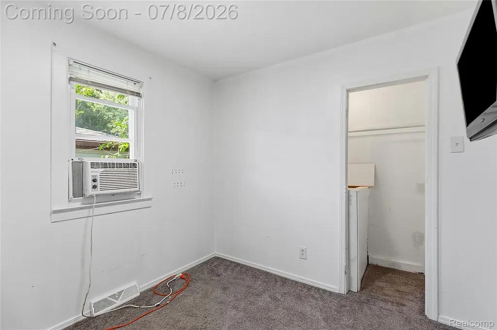 23074 Powell Avenue Hazel Park City MI 48030