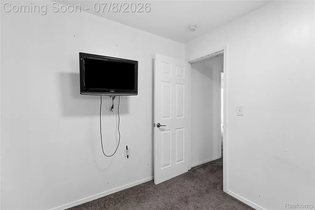 23074 Powell Avenue Hazel Park City MI 48030