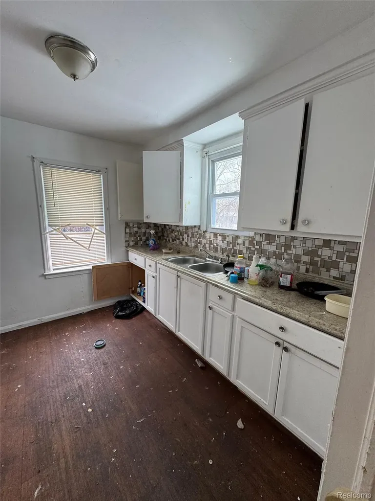 8874 Auburn Street Detroit City MI 48228