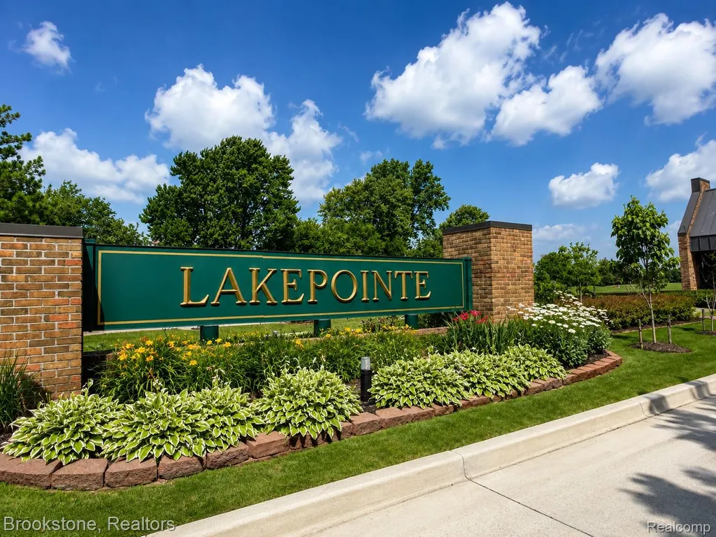 904 Country Club Drive St. Clair Shores City MI 48082
